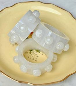 แหวนรองจานแบบทันสมัย เป็นมิตรกับสิ่งแวดล้อม ทำจากเรซิ่นและโลหะ  สามารถปรับแต่งได้  ตกแต่งโต๊ะสำหรับทุกโอกาส โดย faizacraft - Product Image 1