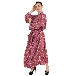 Kimono de Satén Bohme Nueva Soie, Bata de Playa Lujosa para Mujer de la Marca Regal, Estampado Floral Paisley Rojo y Blanco, Regalo - Product Image 4