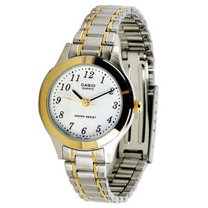 Montre Casio pour homme avec boîtier rond en acier inoxydable à quartz - Product Image 1