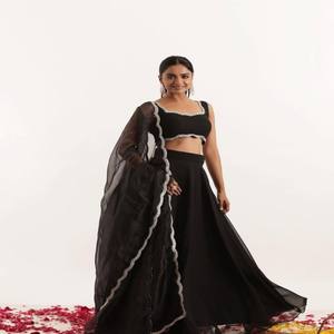 VASTRA COTTAGE Lehenga Choli en Georgette Pure avec Blouse Brodée de Paillettes, Lehenga Entièrement Cousu et Dupatta Assorti - Product Image 2