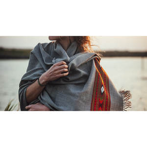 Chal Kulu de Triple Borde con Bordado Floral, Bufanda de Invierno con Estampado Floral, Material de Cachemira Pashmina para las Temporadas de Primavera, Otoño e Invierno - Product Image 2