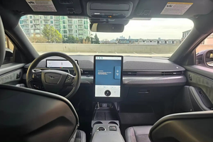 Camión Volquete Usado 2024 Impecable y Limpio con Volante a la Izquierda, Asientos de Cuero y Faros de Xenón en Venta - Product Image 2