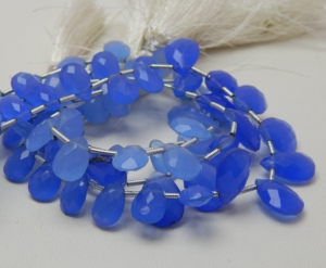 Pierre précieuse de calcédoine bleu ciel, perles à facettes en forme de poire, perles de Briolette bleu ciel lisses de la meilleure qualité pour la fabrication de bijoux - Product Image 4