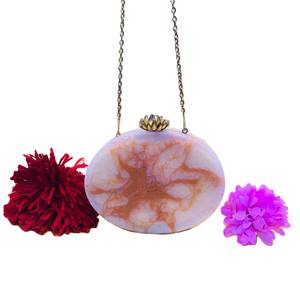 Bolso de mano de resina hecho a mano de diseñador con forro de satén Bolsos de noche económicos de moda para damas para bodas y fiestas - Product Image 2