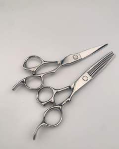 Ciseaux de barbier en acier inoxydable tranchants, idéaux pour la coupe de précision, la coupe lisse et le toilettage professionnel en salon - Product Image 6