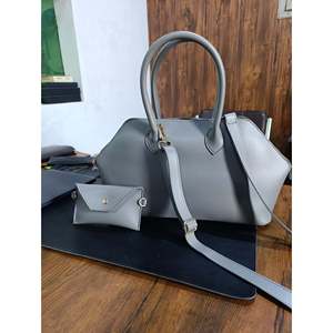 Grand sac fourre-tout décontracté en cuir pleine fleur gris pour femmes avec mini pochette personnalisée OEM ODM - Product Image 2