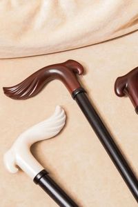 BÂTON DE MARCHE EN RÉSINE DE BOIS ANTIDÉRAPANT CONFORTABLE D'UTILISATEUR avec poignée multiforme pour la réadaptation des personnes âgées - Product Image 3