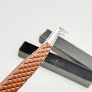 Pince à épiler d'extension de cils en acier inoxydable à poignée diamantée durable avec logo personnalisé en poudre brune Volume pointu - Product Image 4