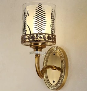 Applique murale en métal et verre durable avec télécommande, éclairage LED moderne assurant une performance et une élégance durables - Product Image 4