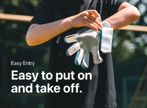 ถุงมือโกลฟุตบอลแบบออกแบบได้ตามต้องการตัดเป็นลบและมีเบาะป้องกัน - Product Image 5