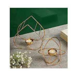 Bougeoir en métal élégant pour la décoration intérieure et les fêtes de Noël - Product Image 5