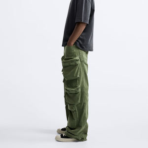 กางเกงคาร์โก้ลำลองผู้ชาย มีกระเป๋าแบบมีฝาปิด เอวผูกเชือก ทรงตรง ดีไซน์ทันสมัย ขายส่งจากโรงงาน รับผลิตตามแบบ - Product Image 3