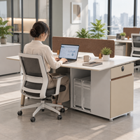 Bureau informatique cantilever blanc avec écran de confidentialité en tissu diamanté, chemin de câbles, tiroir et rangement pour tour, bordure en bois