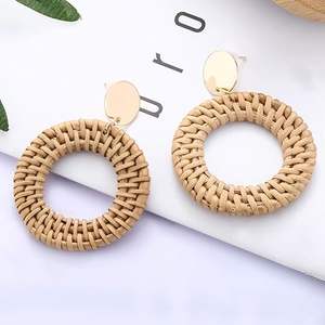 Pendientes colgantes tejidos de ratán de mimbre bohemio, joyería llamativa hecha a mano para mujeres y niñas - Product Image 5