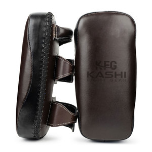 Escudo de Patadas KASHI FIGHT GEAR de Alta Resistencia, Diseño Transpirable, Espuma de Alto Impacto, Cubierta de Cuero Reforzado KFG-TP-04, para Kickboxing y Artes Marciales - Product Image 1