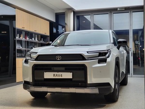 รถยนต์โตโยต้า ราฟเฟอร์รี่ เอสยูวี ปี 2025 เกียร์อัตโนมัติ เทอร์โบ เบาะหนัง หลังคาพาโนรามิก ไฟหน้า LED มาตรฐานยูโร 6 ยาง R18 กล้องมองหลัง - Product Image 4