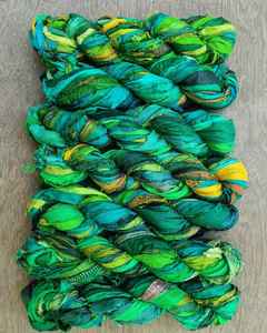 ริบบิ้นผ้าไหมส่าหรีแบบสองหน้าย้อมสีผ้าออแกนรีไซเคิลคุณภาพระดับพรีเมียมสำหรับจำหน่าย - Product Image 6