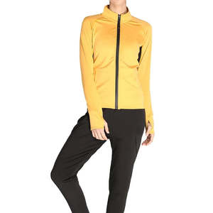 Conjunto Deportivo de 2 Piezas para Mujer con Logotipo Personalizado, Shorts y Camiseta de Manga Corta, Corte Regular, para Gimnasio, Entrenamiento y Uso Casual - Product Image 1