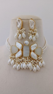 Midnight Royalty Diseño único Conjunto de collar de perlas luminosas Patrón de flores con cadena de bambú Producto a granel personalizable para niñas - Product Image 4