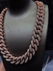 สร้อยสีโรสโกลด์คิวบาพร้อมเพชรโมอิสซาไนต์กลมตัดเป็นเครื่องประดับสำหรับทั้งชายและหญิงพร้อมของขวัญที่เป็นแผ่นสำหรับเขาและเธอ - Product Image 4