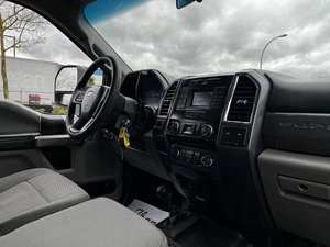 Prêt à l'emploi - Occasion - 2017 F-550 4x4 SuperCrew 12 pieds plateau plat 4 roues motrices - Expédition mondiale - Product Image 2