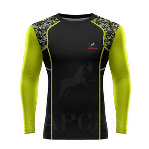 เสื้อแรชการ์ดคอกลมของผู้หญิงพร้อมแผ่นแปะตามสั่งและลายพิมพ์หลากสี - Product Image 1