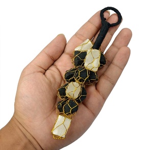 Pierre de guérison naturelle en cristal, pierre brute de sélénite et de Tourmaline noire, décoration de maison suspendue, faite à la main, vente en gros - Product Image 4