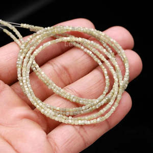 Cuentas de Diamante Natural Amarillo Sin Cortar AAA+ de 1.5-2.5 mm, Caja Cuadrada de 15 Pulgadas para la Fabricación de Joyas - Product Image 1
