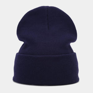 Gorro de lana de cordero puro con logotipo personalizado Gorros de punto de invierno Gorro de Jacquard de punto acrílico OEM para viajes y uso diario - Product Image 5