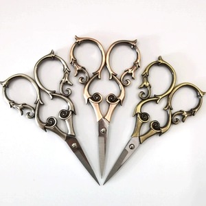 Ciseaux à broder rétro professionnels, acier inoxydable de haute qualité avec lame droite et tranchante pour la couture et le quilting - Product Image 3