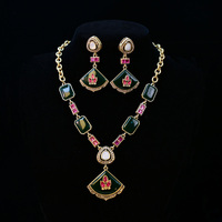Parures de bijoux fantaisie tendance en alliage de coquillages, collier et boucles d'oreilles plaqués or incrustés, pour cadeau de mariage ou de fête pour femmes