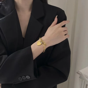 Nouvelle arrivée Bracelet pour femme avec cœur classique Pierres artificielles Chaîne régulière en acier inoxydable plaqué or en vrac - Product Image 3