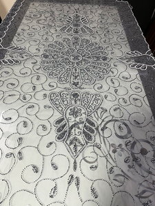 Nappe de banquet élégante en polyester et ensemble de housses de chaise au design de luxe floral brodé à la main, parfait pour les mariages - Product Image 4