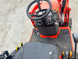 จัดส่งฟรี รถตักล้อยาง Kubota BX23S พร้อมหัวตักด้านหน้า สีแดง รถแทรกเตอร์ขับเคลื่อน 4 ล้อ - Product Image 6