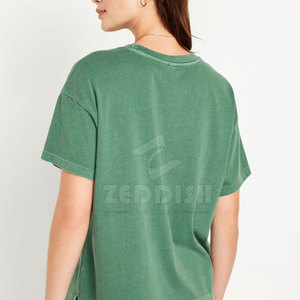 T-shirt femme tendance à motif délavé avec tissu doux au toucher, style streetwear, t-shirt femme délavé à l'acide - Product Image 3