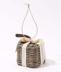 Boîte-cadeau en rotin écologique faite à la main, ornement, décoration d'arbre de Noël d'intérieur pour la saison des fêtes - Product Image 2