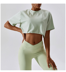 เสื้อครอปออกกำลังกายสำหรับผู้หญิง พิมพ์โลโก้ได้ คุณภาพสูง ทรงหลวม เหมาะสำหรับวิ่ง ฟิตเนส โยคะ และออกกำลังกายที่ยิม - Product Image 5