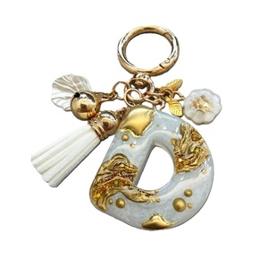 Porte-clés personnalisé en résine avec design rond et nom personnalisé Porte-clés en résine époxy pour accessoires cadeaux et marque - Product Image 4