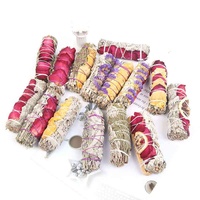 Gros paquet de sauge blanche avec des bâtons de tache de pétale de fleur bâton d'encens de sauge avec des feuilles rose