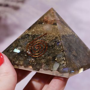 ปิรามิดพลังงานแลบราโดไรต์ออร์โกเนตทองแดงขดและจุดคริสตัลทำด้วยมือป้องกันแรงลมและจักระ - Product Image 2