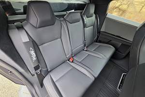 Tesla Cybertruck 2025, Vehículo de Bajo Kilometraje, Caja de Cambios Automática, Dirección Suave, Gasolina/Eléctrico, Batería de Litio - Product Image 3