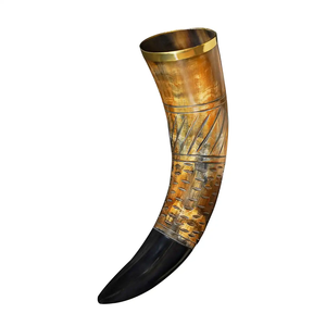 Ensemble de 4 cornes à boire sur le thème de l'amour, polies, médiévales, écologiques, décoratives, pour bière, hydromel, whisky, avec motifs marins et animaux, naturelles - Product Image 3