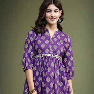 Magnifiques ensembles de tuniques longues et de kurtis courts en pur coton violet, imprimés à la main avec motifs dorés, col mandarin, coupe trapèze, prix d'usine en gros - Product Image 1