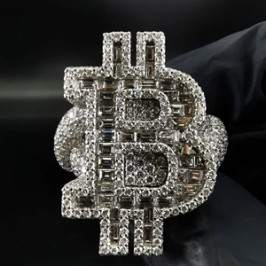 Anillo de diamantes redondo y Baguette de moissanita de oro amarillo de 14kt de moda estilo Hip Hop brillante con piedra principal de claridad VVS mejorada - Product Image 3