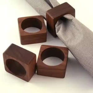 Servilletero con Forma de Corazón en Acabado Dorado para Decoración de Mesa en Bodas y Hogar - Product Image 6