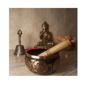 La sculpture symbolique de dieu en métal en laiton unit l'iconographie sacrée de brillance artistique et l'inspiration spirituelle intemporelle - Product Image 1