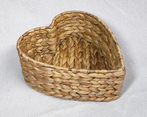 100% Natural Rattan Water Hyacinth <b>Basket</b> Love Shaped <b>Storage</b> Box with Eco-Friendly Material - Product Image 6