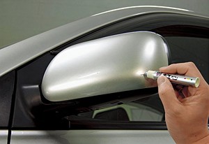 Pintura de Retoque SOFT99 de Alta Calidad para Autos Modelo 30 Origen Japonés Resistente al Calor hasta 80 Grados No Daña la Pintura Original - Product Image 6