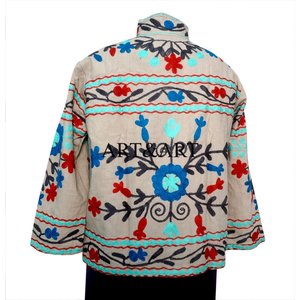 Chaqueta Acolchada de Algodón 100% Bordada a Mano Estilo Suzani Vintage, Cuello Alto, Bordado Floral, Mangas Completas, Talla Regular - Product Image 5