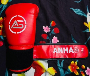 Guantes de Boxeo de Cuero con Correa de Muñeca Ajustable, Ajuste Universal para Uso Deportivo, Tamaño Estándar - Product Image 4